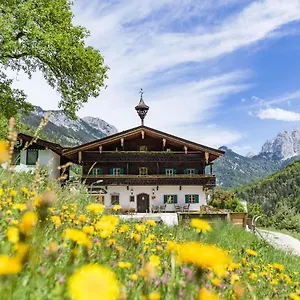 Berg'k'hof Kaisertal - Alpine Hideaway Ebbs